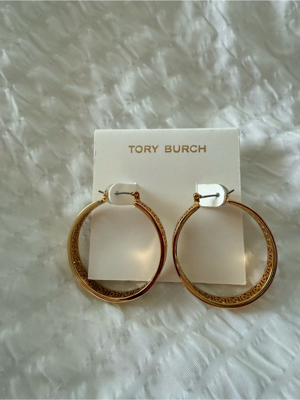 Tory Burch
Gold Kinsley Large Logo Hoop Earrings
